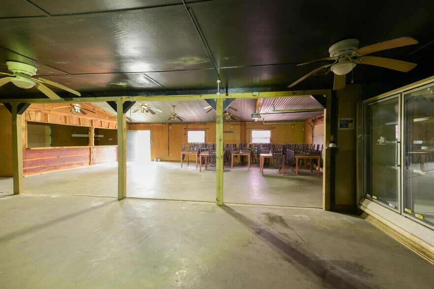 More Photos Of 7689 FM 2000, Caldwell Light Distribution For Lease