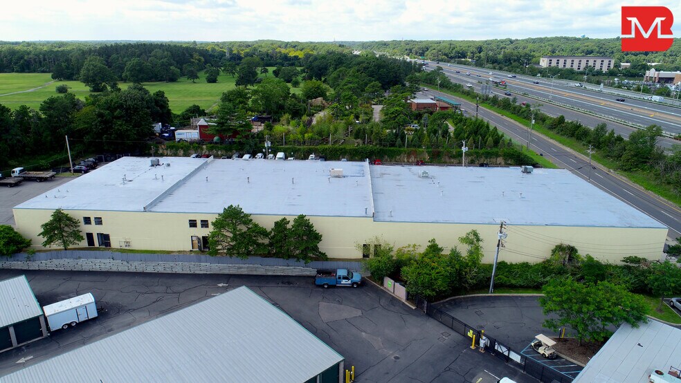 More Photos Of 160-184 Express Dr S, Brentwood Warehouse For Lease