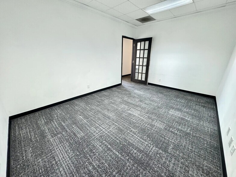 More Photos Of 7925 N Wilshire Ct, Oklahoma City Manufacturing For Lease