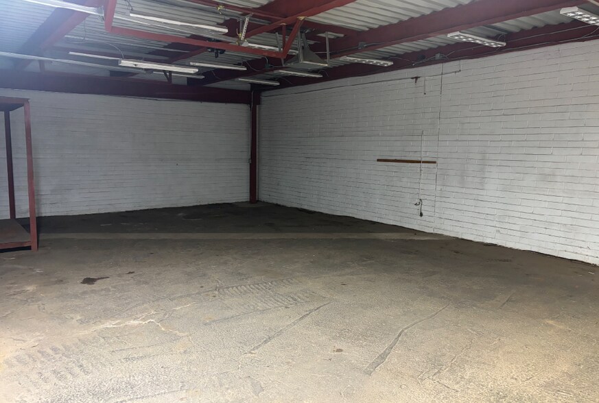More Photos Of 2605 E Adams St, Phoenix Showroom For Sale
