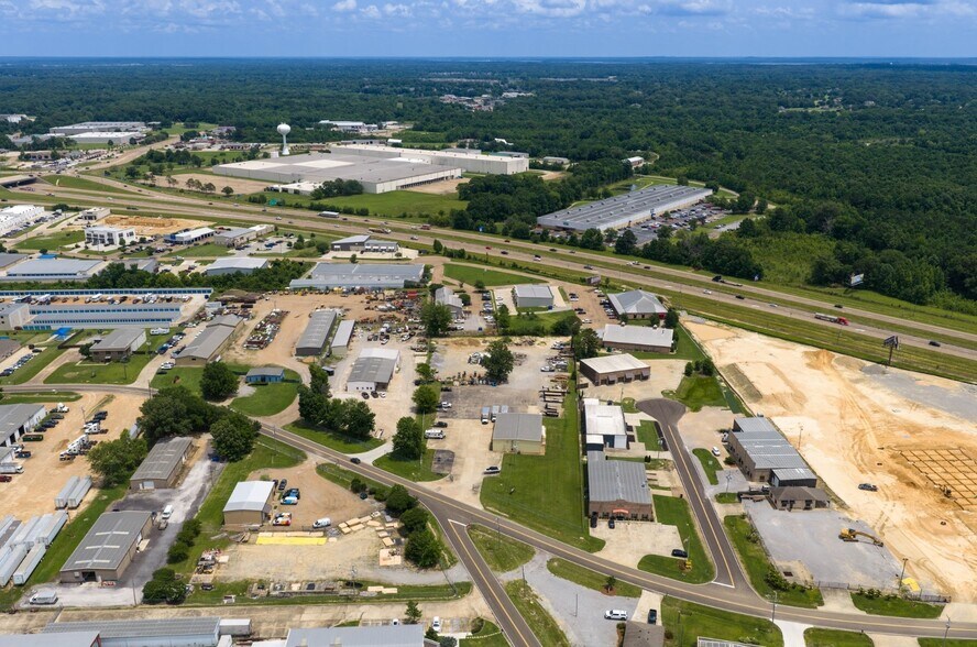 More Photos Of 355 Distribution Dr, Madison Distribution For Lease