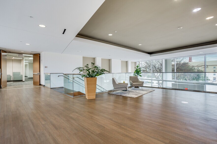More Photos Of 2201 E Lamar Blvd, Arlington Office For Lease