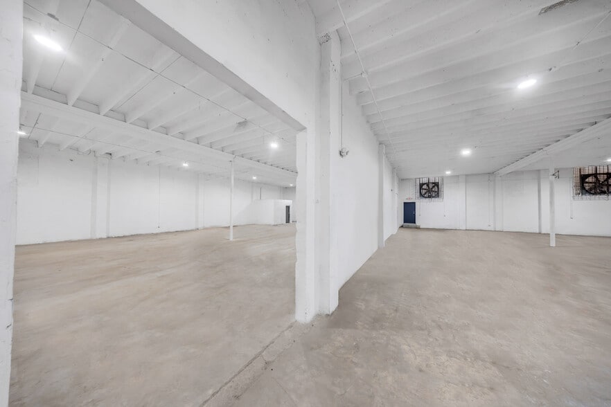 More Photos Of 3916-3920 NW 32nd Ave, Miami Warehouse For Lease