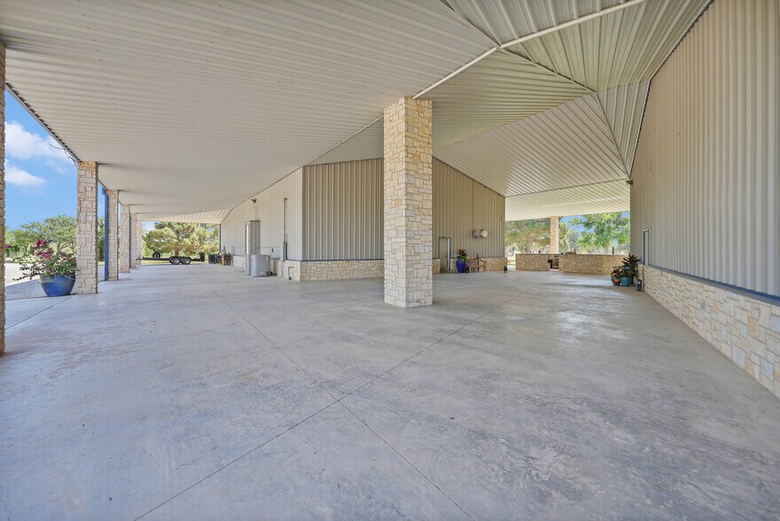 More Photos Of 2828 Interstate 20, Midland Flex For Sale