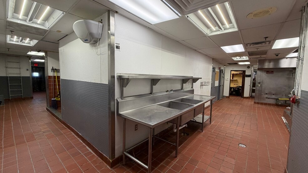 More Photos Of 2124-2162 Merrick Ave, Merrick Unknown For Lease