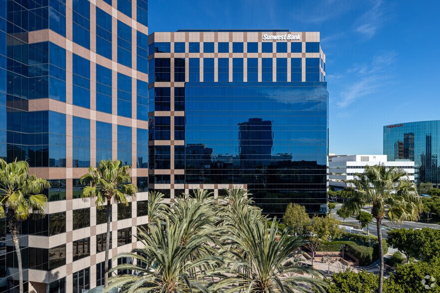 More Photos Of 2040 Main St, Irvine Unknown For Lease