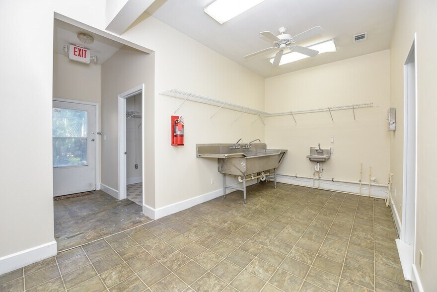 More Photos Of 51 Market St, Apalachicola Storefront Retail Residential For Lease