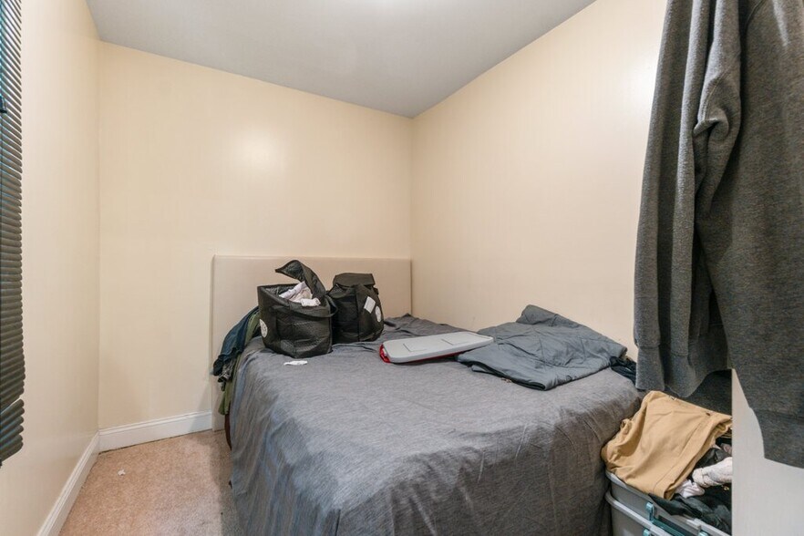 More Photos Of 702 Homestead St, Baltimore Multifamily For Sale