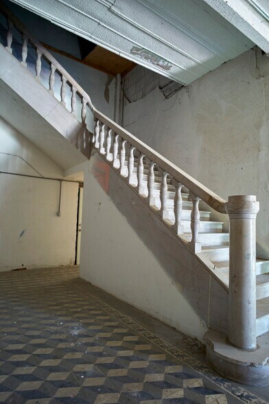 More Photos Of 2001 N Howard Ave, Tampa Office For Sale