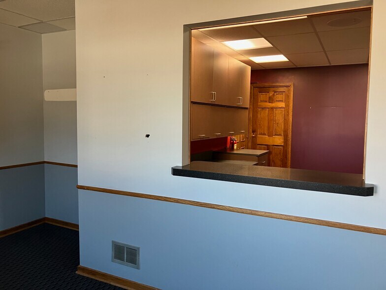 More Photos Of 1305 Chestnut St, West Bend Medical For Lease