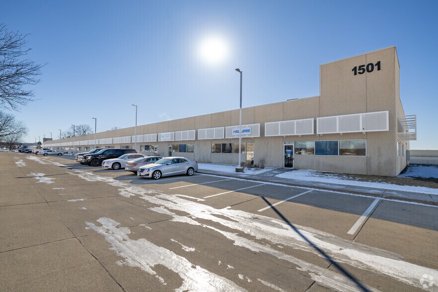 Primary Photo Of 1501 NE Broadway Ave, Des Moines Warehouse For Lease