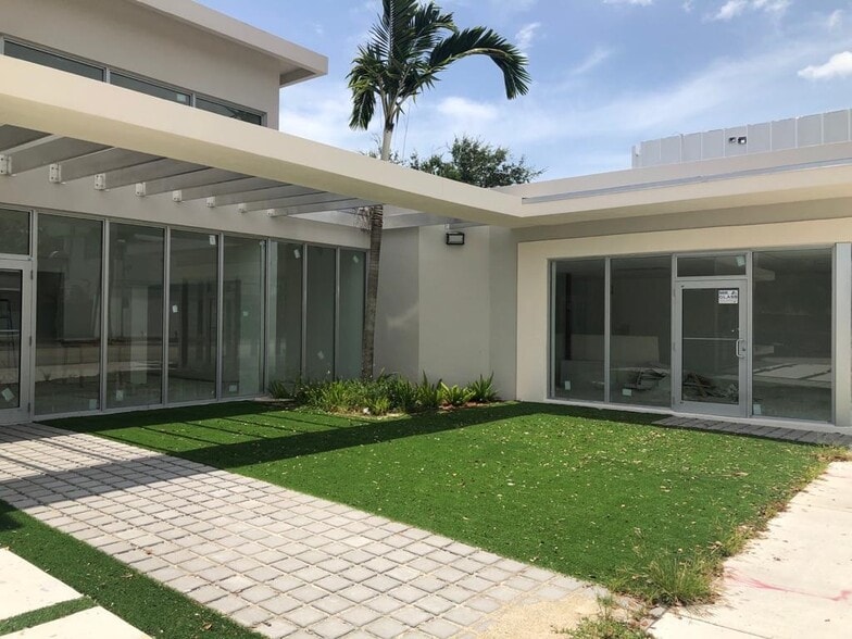 More Photos Of 7111 Biscayne Blvd, Miami Freestanding For Sale
