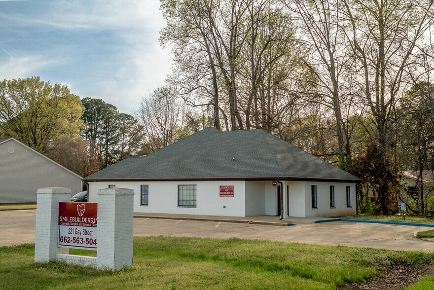 Primary Photo Of 221 Gay St, Batesville Medical For Sale