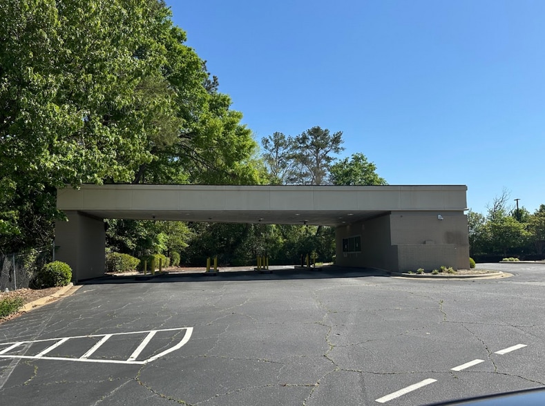 More Photos Of 1535 Benning Dr, Columbus Bank For Sale