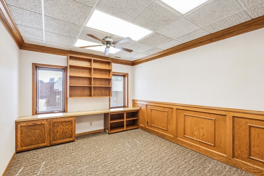 More Photos Of 535 Main St, Ames Office For Lease
