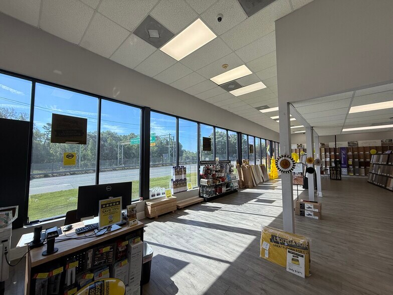 More Photos Of 1108 Thomasboro Rd, Charlotte Showroom For Lease