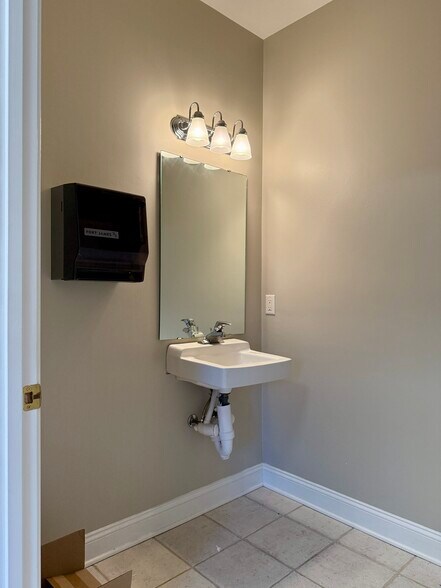 More Photos Of 2758 Electric Rd, Roanoke Medical For Sale