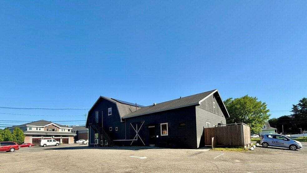 More Photos Of 1574 Post Rd, Wells Restaurant For Sale