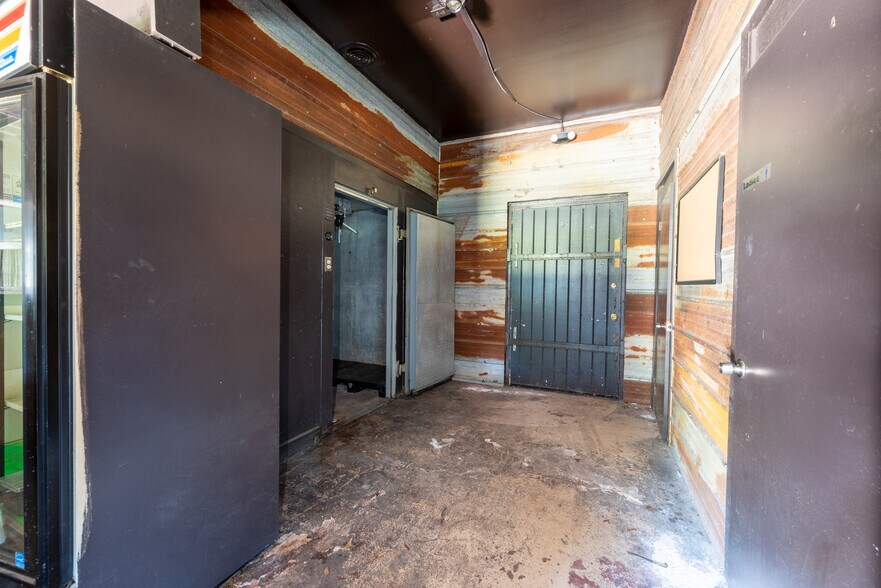 More Photos Of 19510 NE US Hwy 301, Waldo Storefront Retail Office For Sale