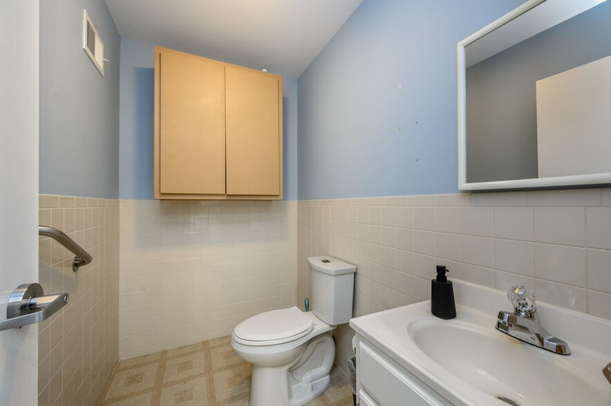 More Photos Of 438 Main St, Spotswood Medical For Sale