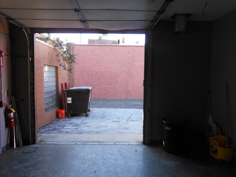 More Photos Of 643 Massachusetts Ave, Indianapolis Storefront For Lease