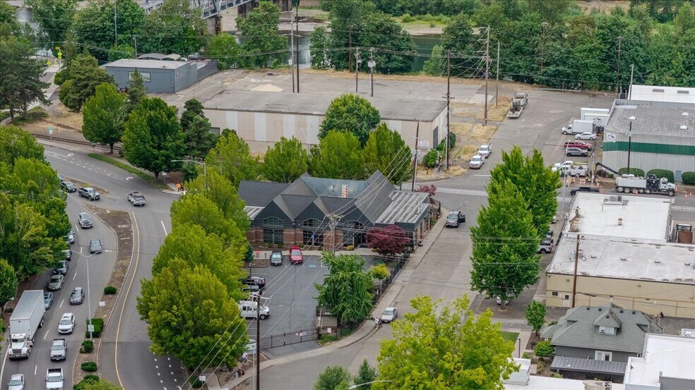 More Photos Of 250 Division St NE, Salem Office For Sale