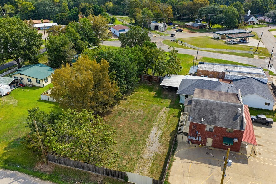 More Photos Of 605 E Broadway St, Jefferson General Retail For Sale