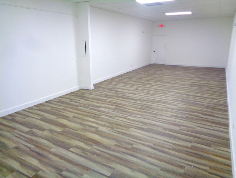 More Photos Of 11300-11354 Wiles Rd, Coral Springs General Retail For Lease