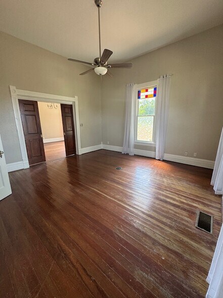 More Photos Of 612 S Rogers St, Waxahachie Office For Sale