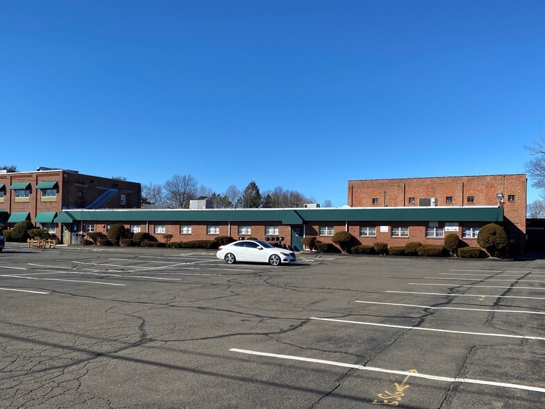 More Photos Of 123 Whiting St, Plainville Warehouse For Lease
