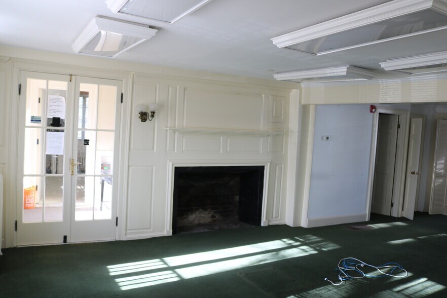 More Photos Of 82 West St, Litchfield Loft Creative Space For Lease