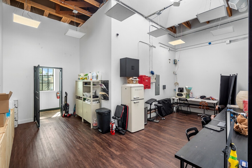 More Photos Of 2144-2146 Colorado Blvd, Los Angeles Restaurant For Sale