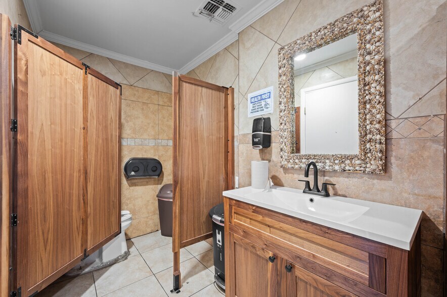 More Photos Of 5828 W Indian School Rd, Phoenix Restaurant For Sale