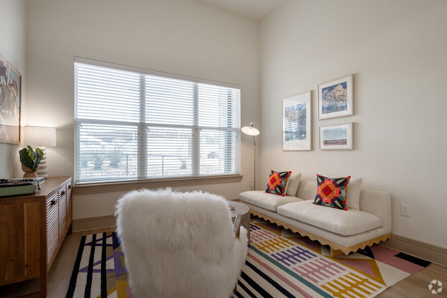 More Photos Of 2717 S Lamar Blvd, Austin Apartments For Lease