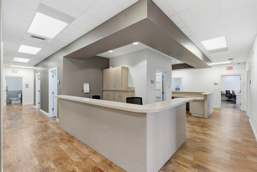 More Photos Of 5540-5550 N Farmer Branch Rd, Ozark General Retail For Sale