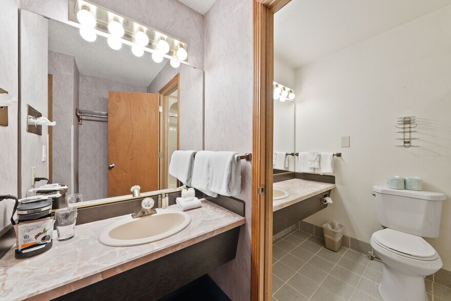 More Photos Of 3105 NE O. B. Riley Rd, Bend Hotel For Sale