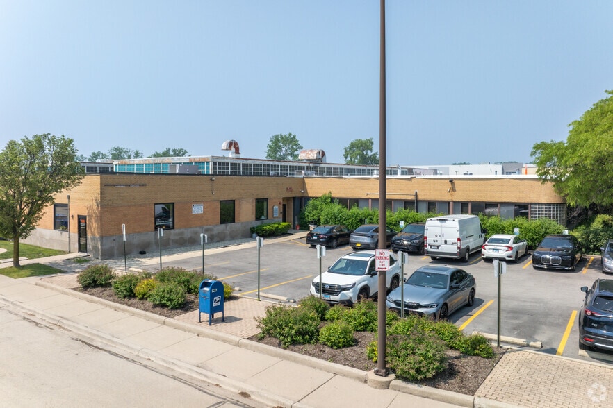 More Photos Of 3501 W Howard St, Skokie Flex For Lease
