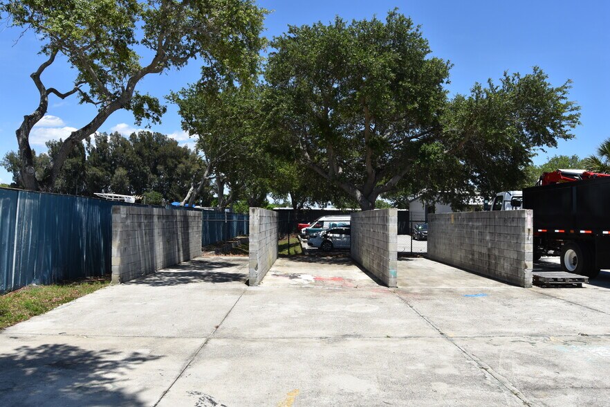 More Photos Of 2064 Range Rd, Clearwater Warehouse For Lease