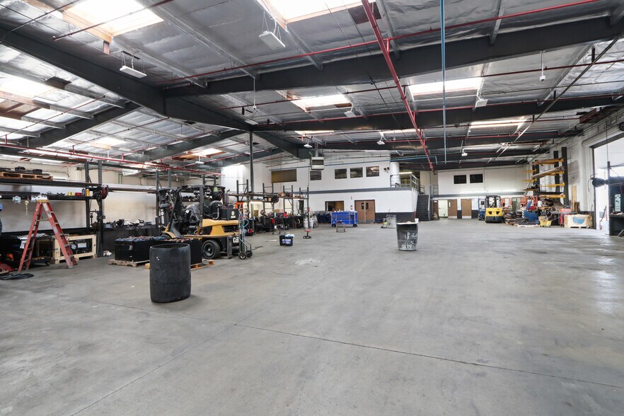 More Photos Of 1005 E Orangethorpe Ave, Anaheim Warehouse For Sale