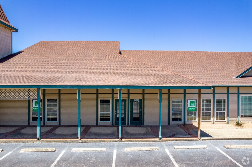 More Photos Of 12303-12335 Wetmore Rd, San Antonio Storefront For Sale