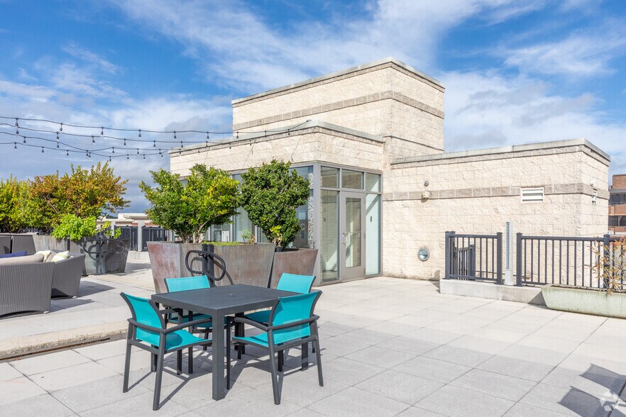 More Photos Of 2301 Columbia Pike, Arlington Apartments For Lease