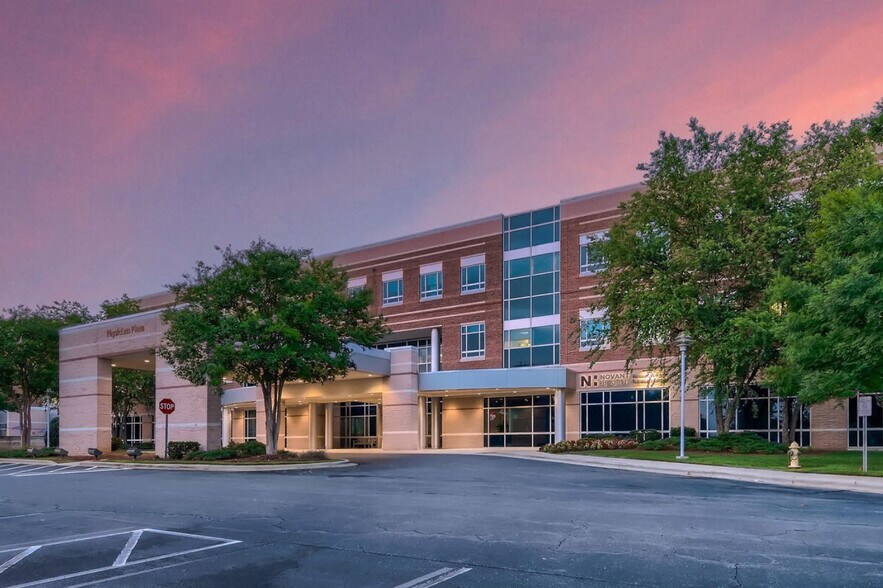 More Photos Of 10030 Gilead Rd, Huntersville Hospital For Lease