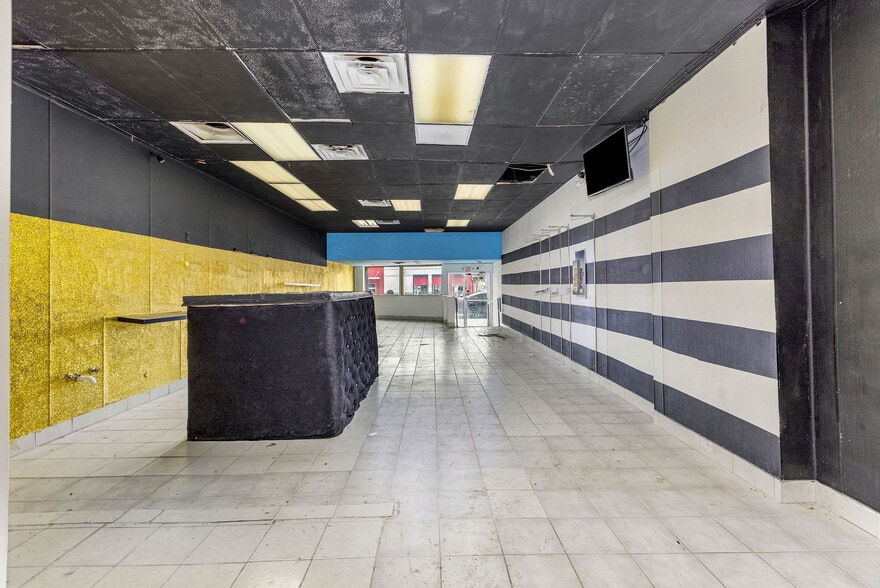 More Photos Of 4539 Montgomery Rd, Cincinnati Storefront Retail Residential For Lease