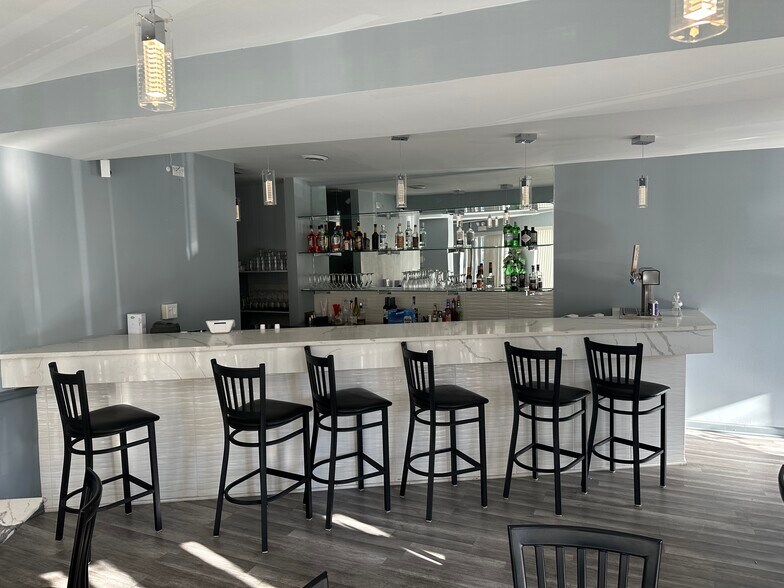 More Photos Of 1450 W Webster Ave, Chicago Restaurant For Lease