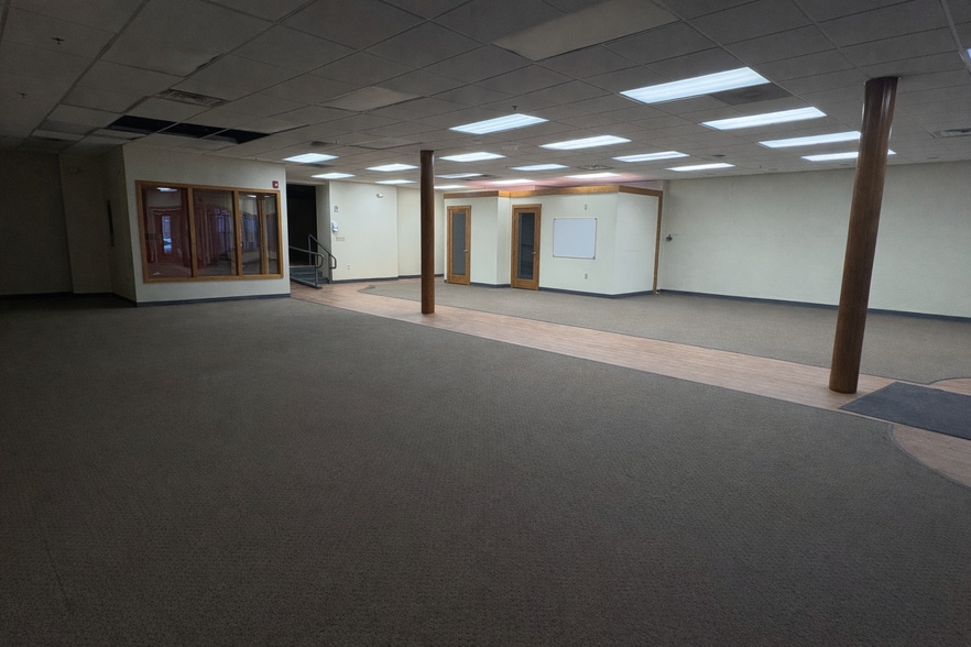 More Photos Of 913-915 Western Ave, Pittsburgh Storefront Retail Office For Lease