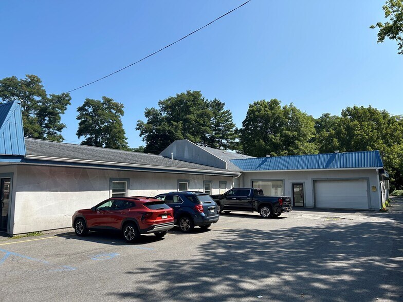 More Photos Of 2015 Hamburg St, Schenectady Flex For Sale