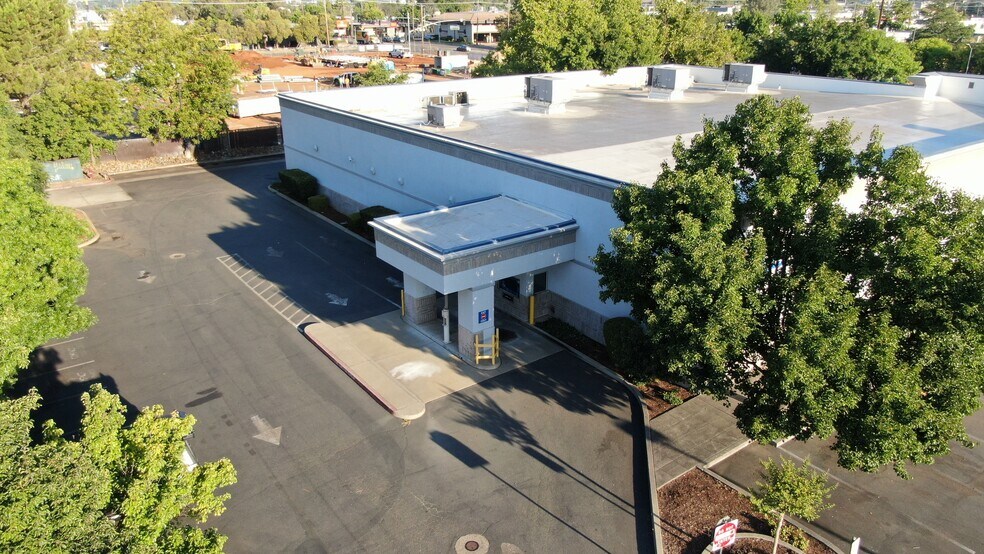 More Photos Of 975 E Cypress Ave, Redding Drugstore For Lease