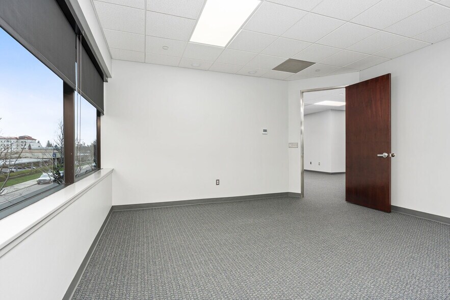 More Photos Of 7060 N Fresno St, Fresno Office For Lease