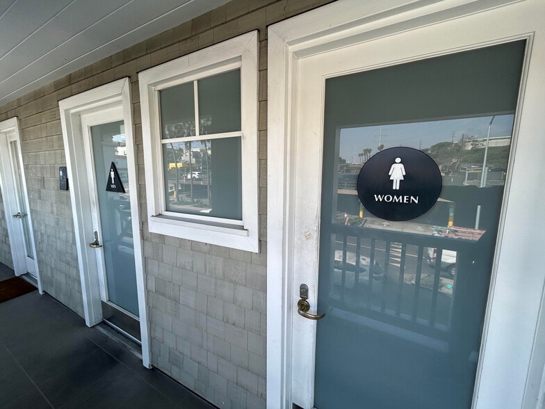 More Photos Of 3713 Highland Ave, Manhattan Beach Storefront For Lease