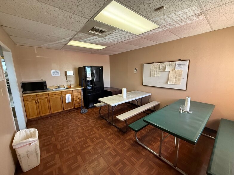 More Photos Of 8555 Yermoland Dr, El Paso Manufacturing For Sale